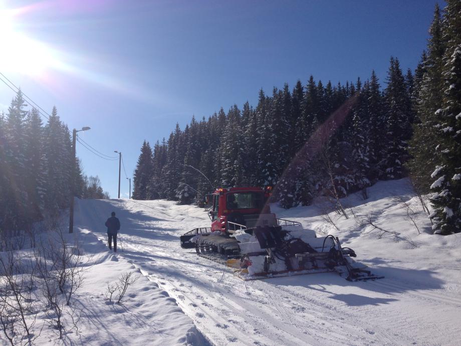 Tråkkemaskin lysløypa Tromsømarka sol snø vinter