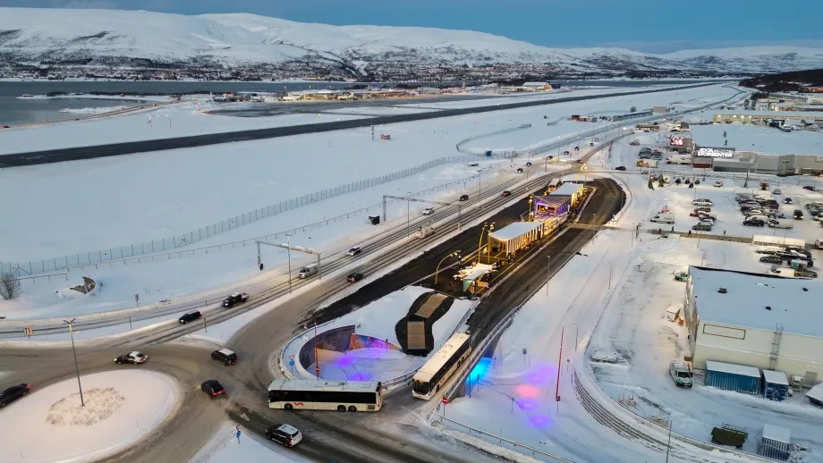 Dronefoto viser oversikt over bussterminal