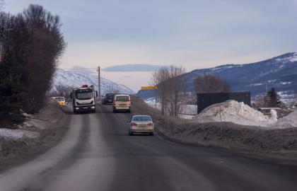 Biltrafikk langs Stakkevollvegen i Tromsø