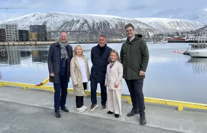 Statsråder, fylkesråd og ordfører ved kaia i Tromsø Statsråder, fylkesråd og ordfører ved kaia i Tromsø
