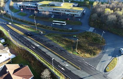 Dronebilde av området ved Krokensenteret, der nytt bussknutepunkt skal etableres.