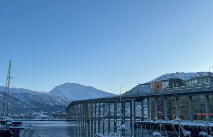 Tromsøbrua med Tromsdalstinden i bakgrunnen